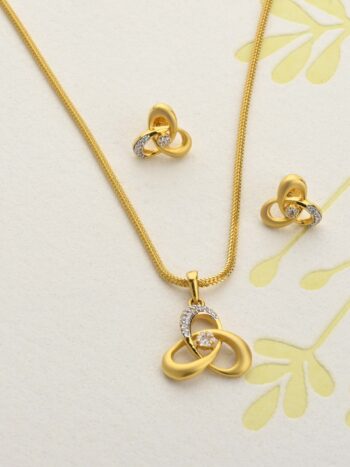 Cute Gold Pendant Set