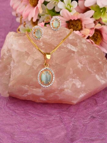 Stylish Gold Pendant Set
