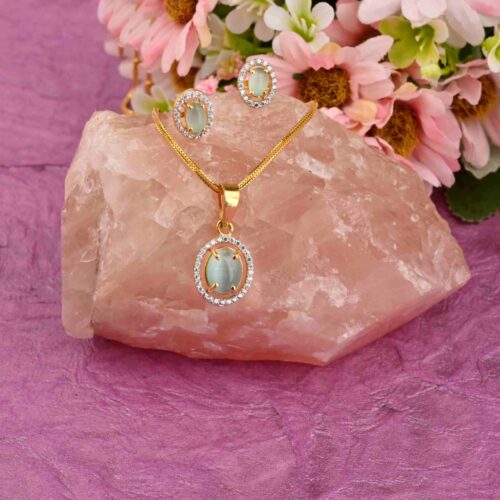 Stylish Gold Pendant Set