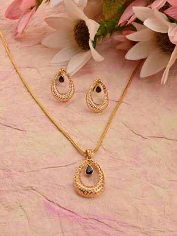 Delicate Gold Pendant Set
