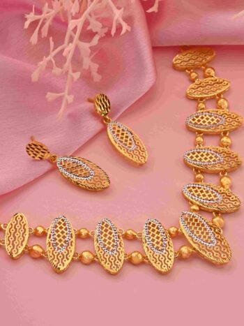 Trendy Oval Shape Gold Necklace