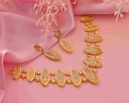 Trendy Oval Shape Gold Necklace