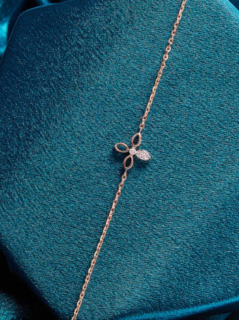 Cute Flower Shape Diamond Bracelet