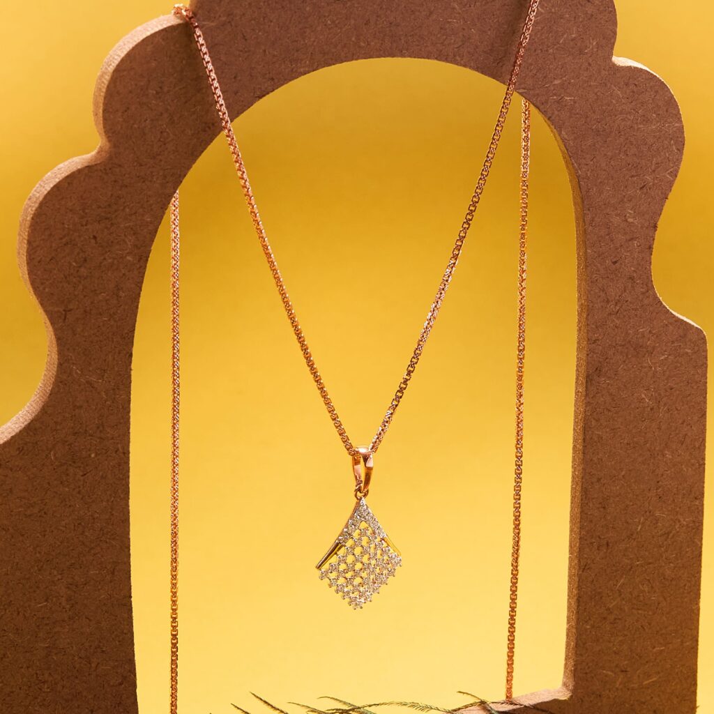 Beautiful 18K Diamond Pendant